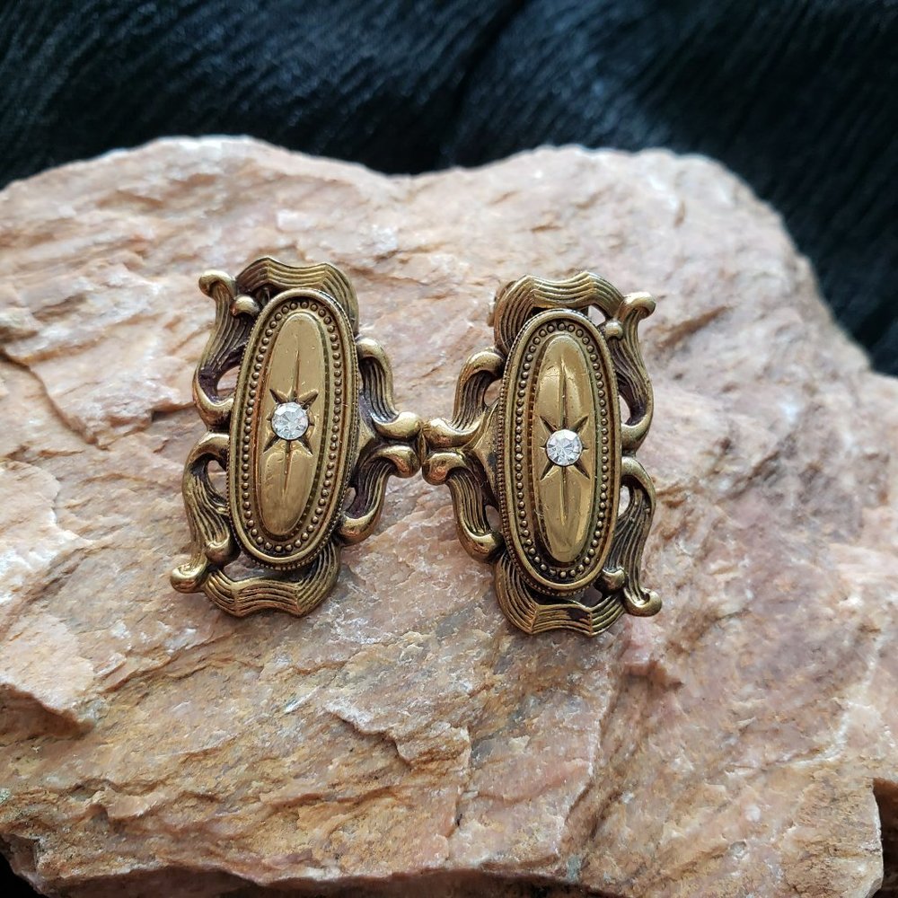 Stunning VTG Clip-on Earrings with Gem in the Centre